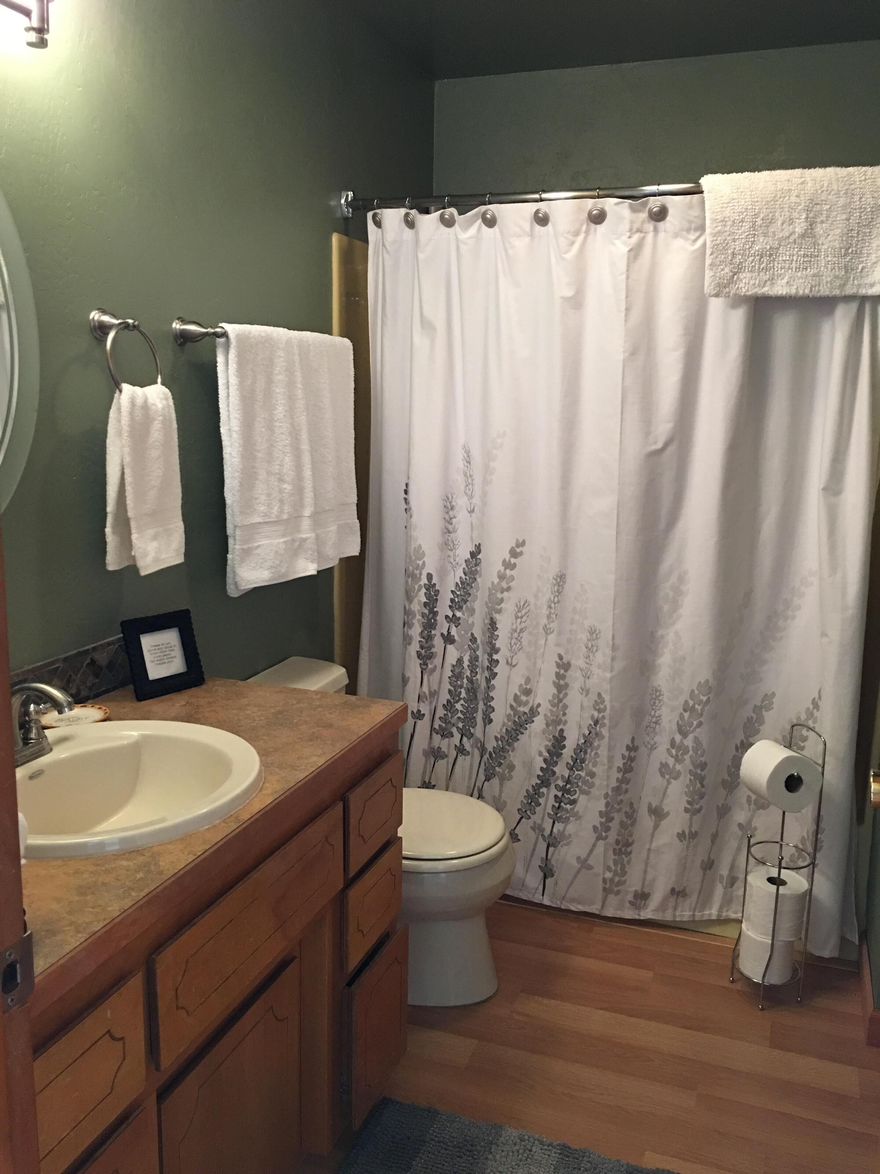 Beach level Lake Sutherland Cottage