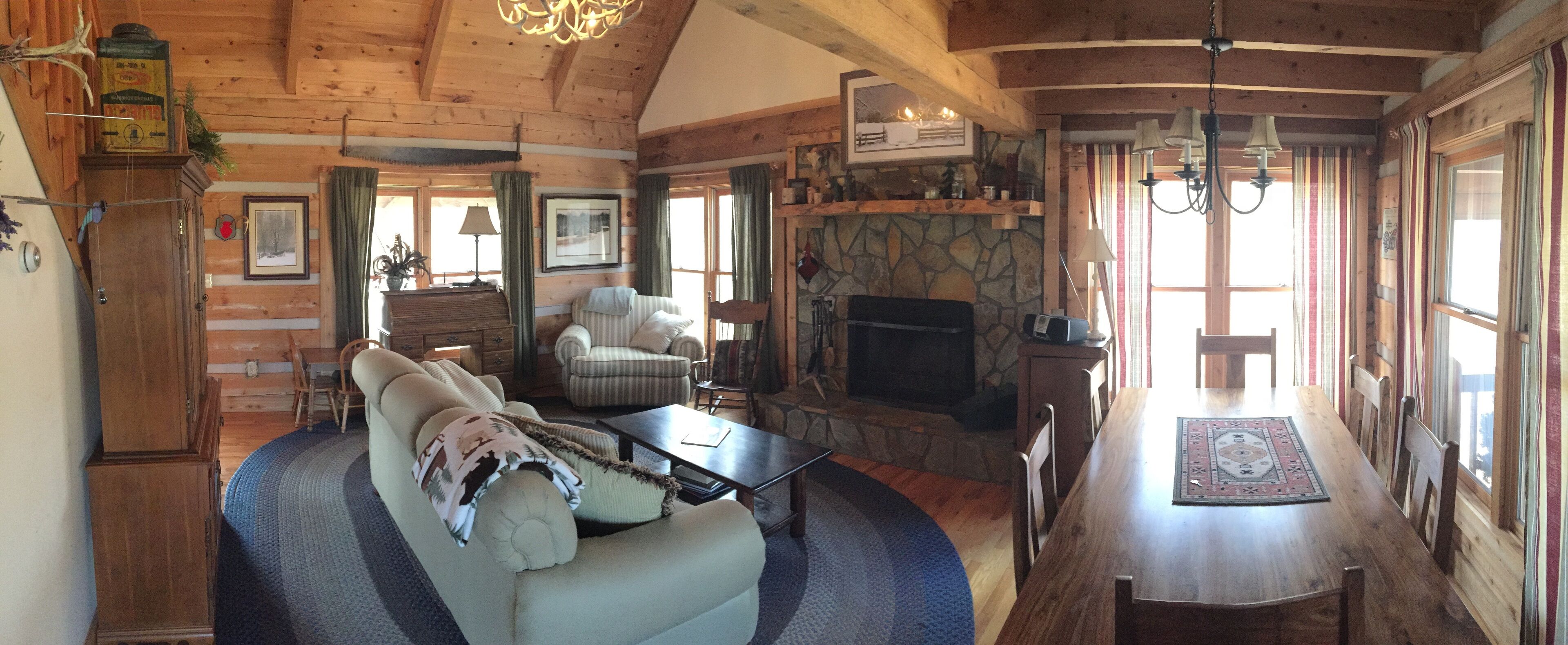 Share our Piece Of Heaven On 2+acres *Hot Tub* Fireplace 3br 2ba  Pet Friendly