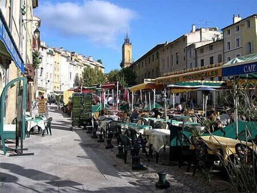 Contemporary deluxe apartment in the heart of AIX EN PROVENCE view Ste Victoire 