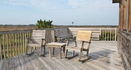 Tule "alas etelään"! 3br / 2ba, askeleen päässä merestä, upeat auringonlaskunäkymät