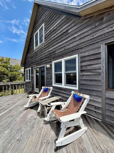 Tule "alas etelään"!  3br / 2ba, askeleen päässä merestä, upeat auringonlaskunäkymät 