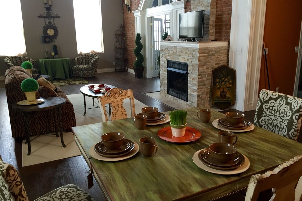 Historic Loft Close To Starved Rock State Park, Buffalo Rock Park, I&M Canal