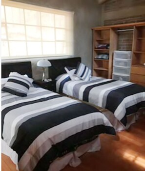 5 bedrooms, bed sheets
