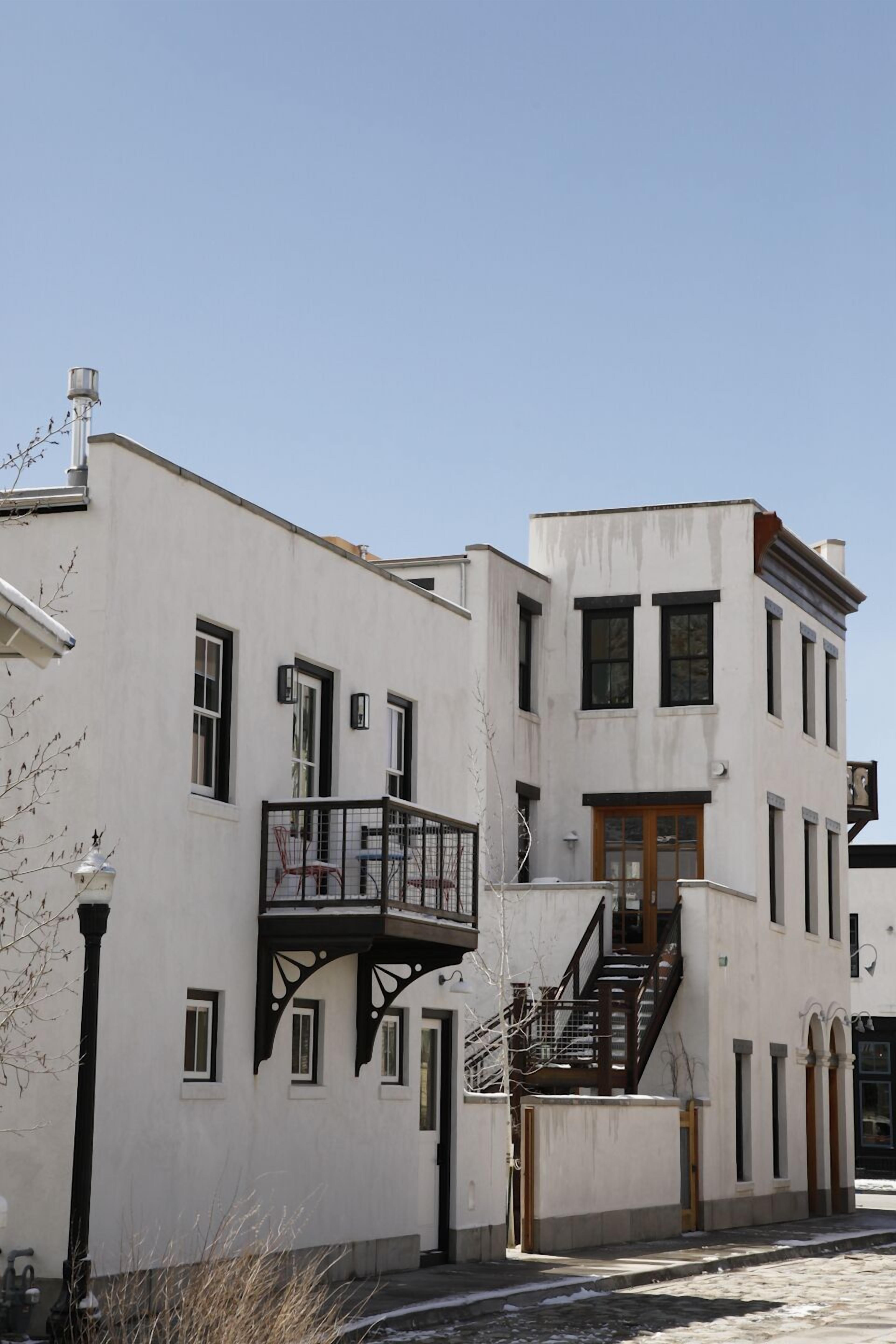 The Zebra Loft - An elegant & unique property located downtown on the river park