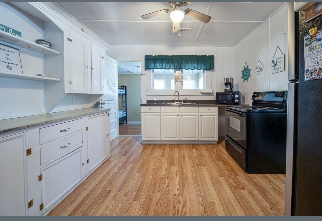 Nostalgic Cottage-Best Porch View in O.D.! Steps to Beach & Main Street