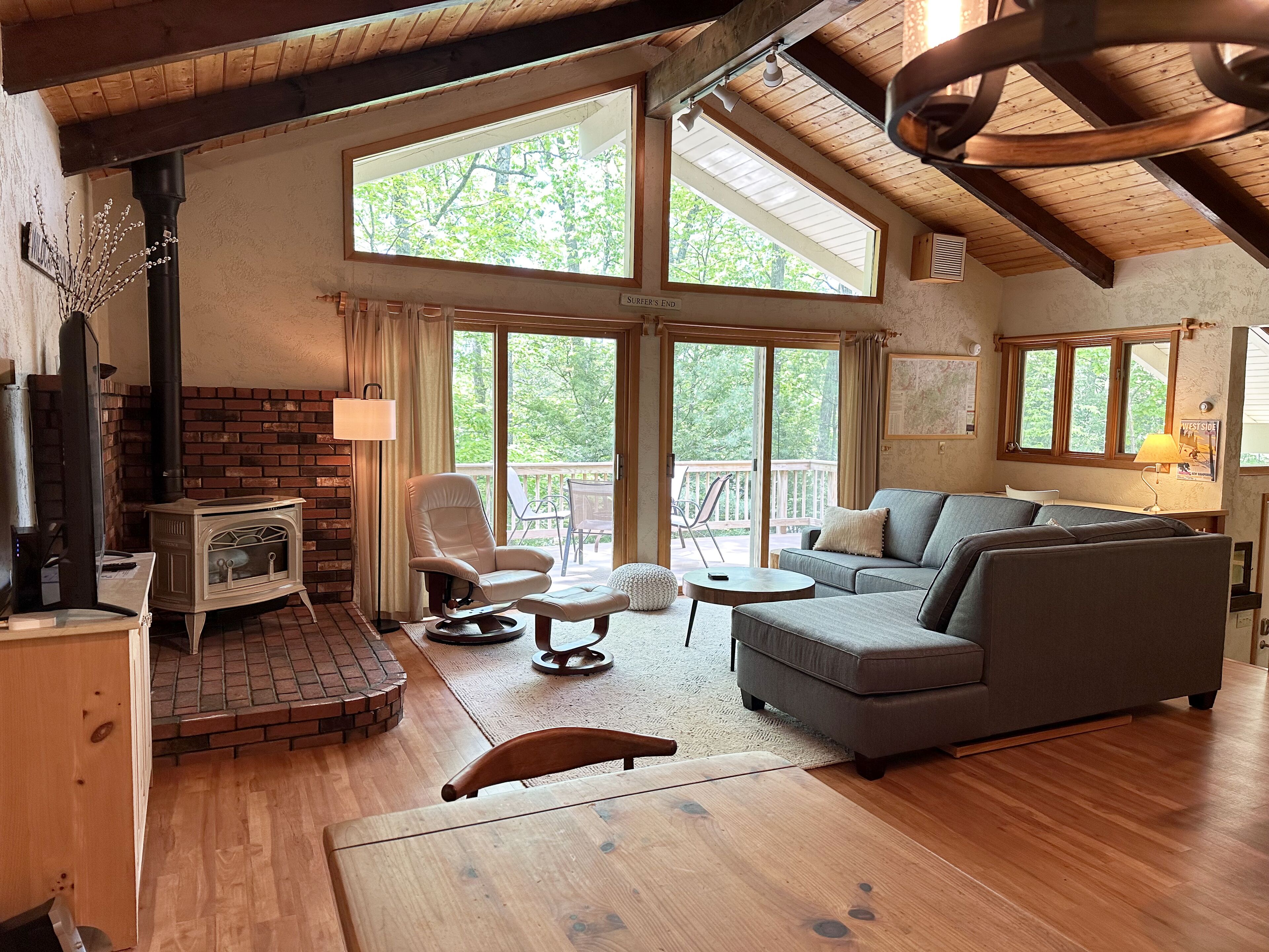 Quiet mountain getaway,  Updated 3 BR Chalet. Great reviews! close to Story Land