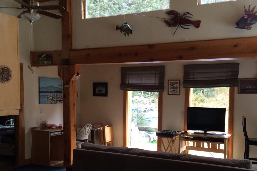 Comfy, Quiet, Furnished Tastefully! Great For Fishing Clients And Vacationers.