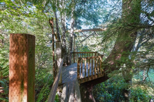 Charming & Beautiful. Perfect for families.Swing. Tree House, Dog Friendly +++++