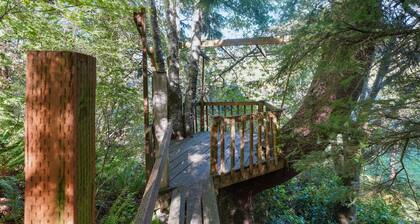 Charming & Beautiful. Perfect for families.Swing. Tree House, Dog Friendly +++++