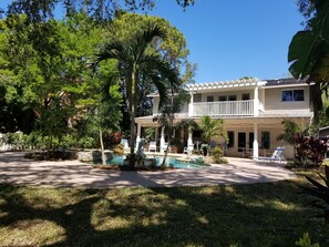 Exterior - 6 Bedrooms - Waterfront,pool, dock, great for families. Big yard, lots of room. (Bradenton)