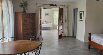 6 Bedrooms - Waterfront,pool, dock, great for families. Big yard, lots of room.