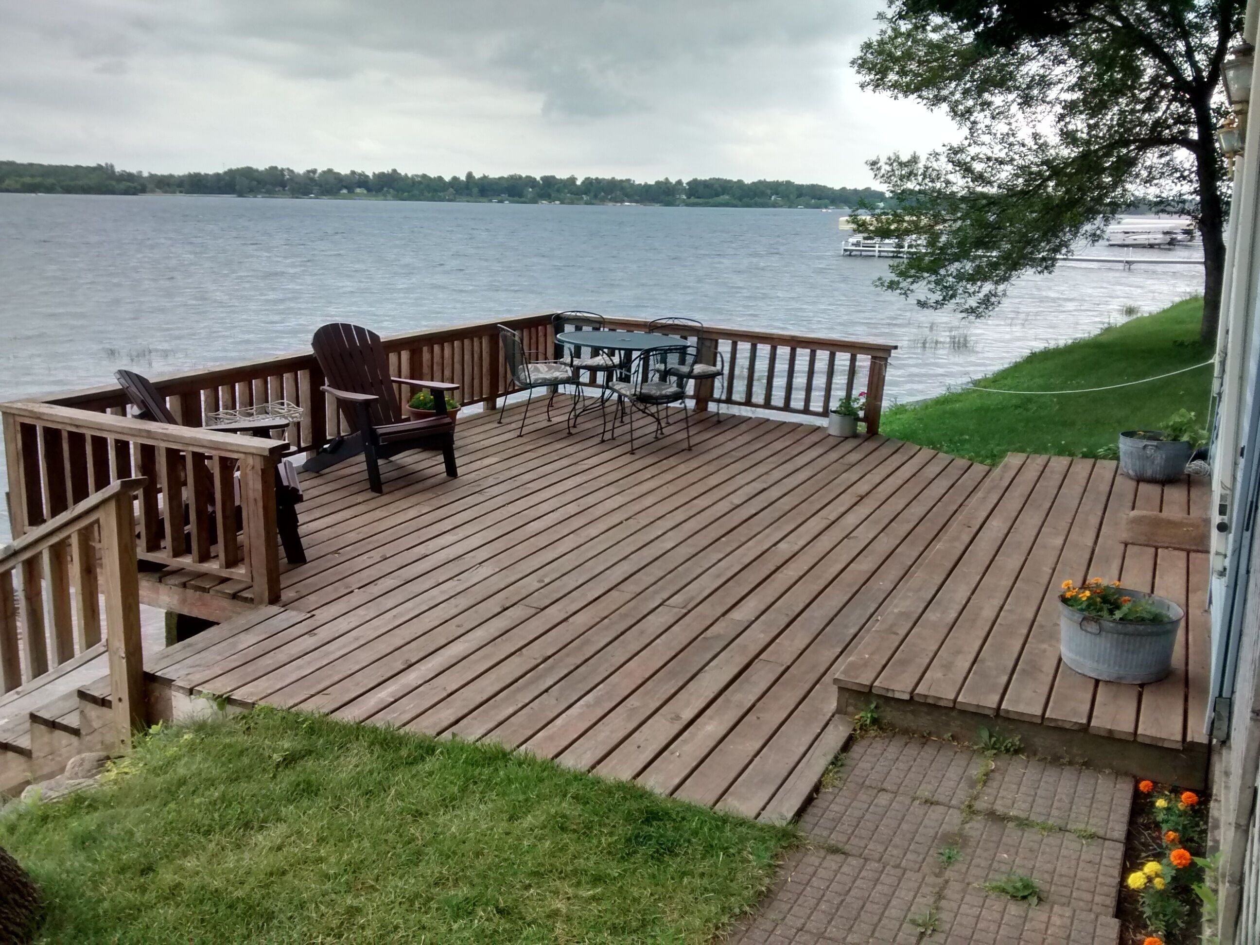 Water's Edge Cabin: Relaxing getaway on Maple Lake 1 hour north of Twin Cities