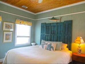 3 bedrooms, iron/ironing board, free WiFi, bed sheets - Inlet Breeze - Quaint Vacation Rental House (Tybee Island)