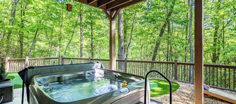 Hot Tub&Putting @ N GA Mtns! Pool,Lake,Golf,Tennis,Boat Rentals.Pets! Sleeps 13+