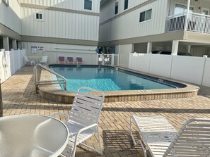 Utomhuspool och uppvärmd pool