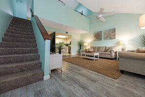 Smart TV, lettore DVD, libri, videoteca