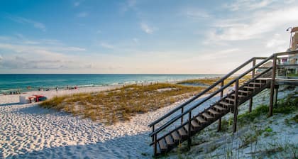 Gorgeous Townhome Only One Block From The Beach And 45min To Orlando Attractions