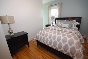 1 bedroom, internet, bed sheets - Back Cove Charmer Close to Everything (Portland)