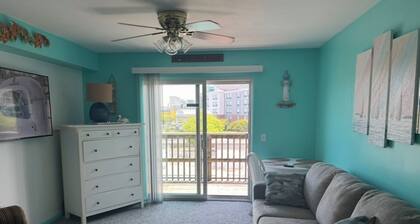 Sijaitsee puiston, lahden ja valtameren vieressä! Uusi uima-allas! hiljattain remontoitu. lähellä kauppoja.