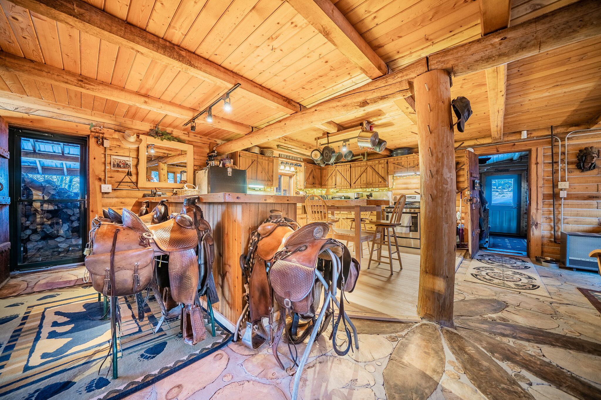 Secluded Offgrid Backcountry Lodge in Natl Forest