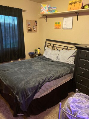 4 bedrooms, iron/ironing board, WiFi, bed sheets