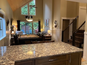 Interior - Pet Friendly 2 bedroom plus loft, in Parksville's beautiful resort area (Parksville)
