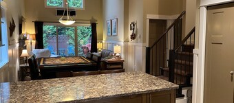 Pet Friendly 2 bedroom plus loft, in Parksville's beautiful resort area