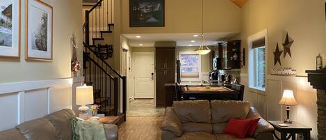 智能电视、壁炉、DVD 播放器、立体声音响