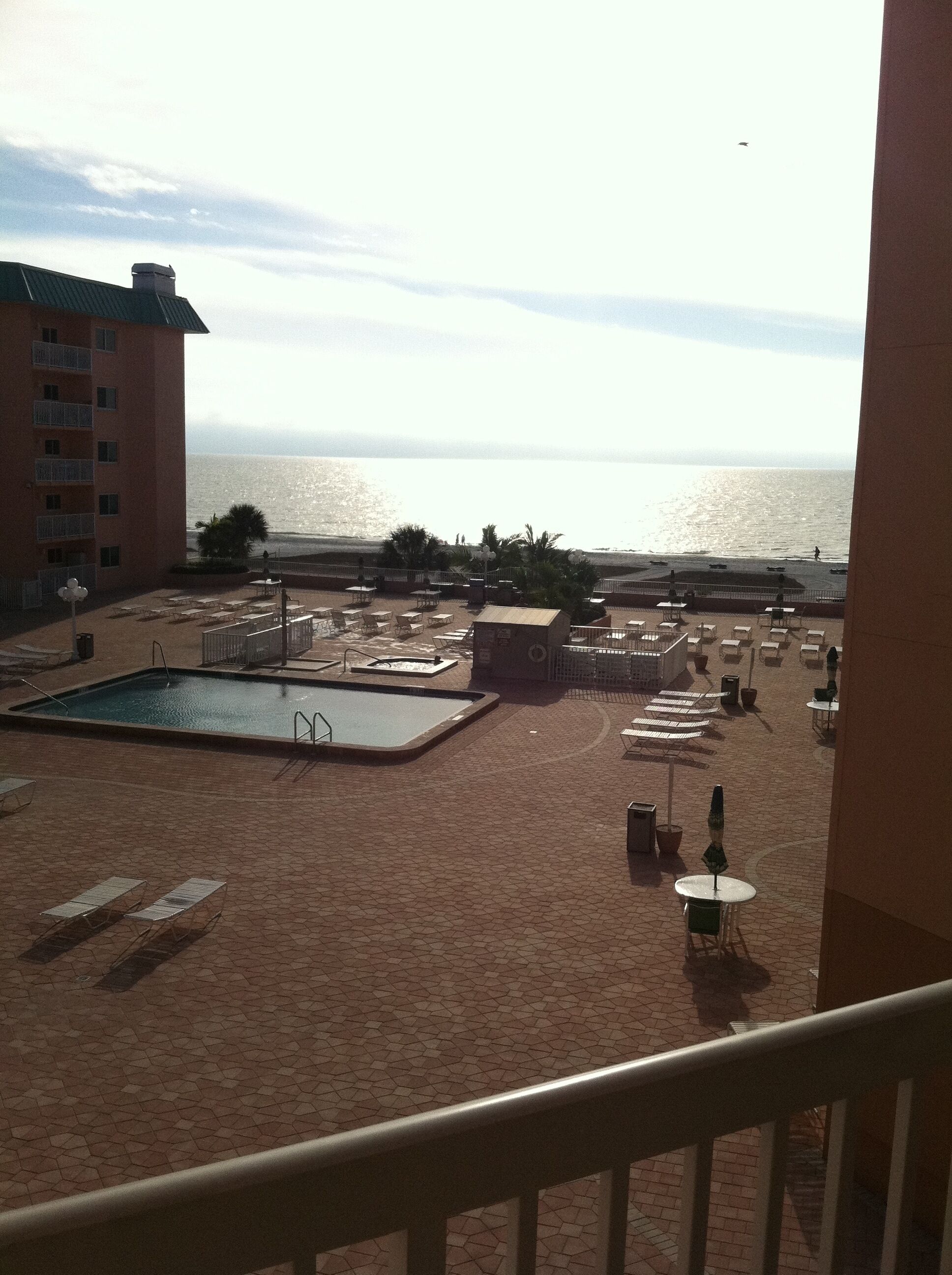 Large Luxury Gulf/Pool Front Condo