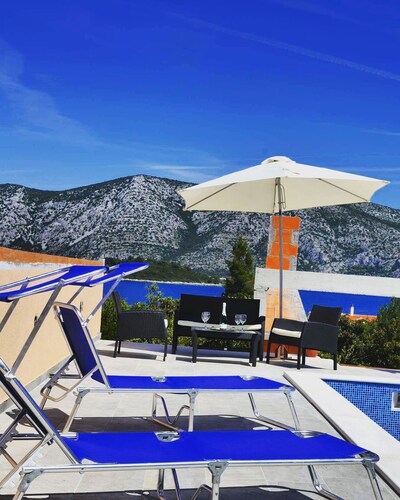 Asunto uima-altaalla, Korcula-saari