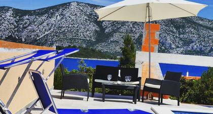 Asunto uima-altaalla, Korcula-saari