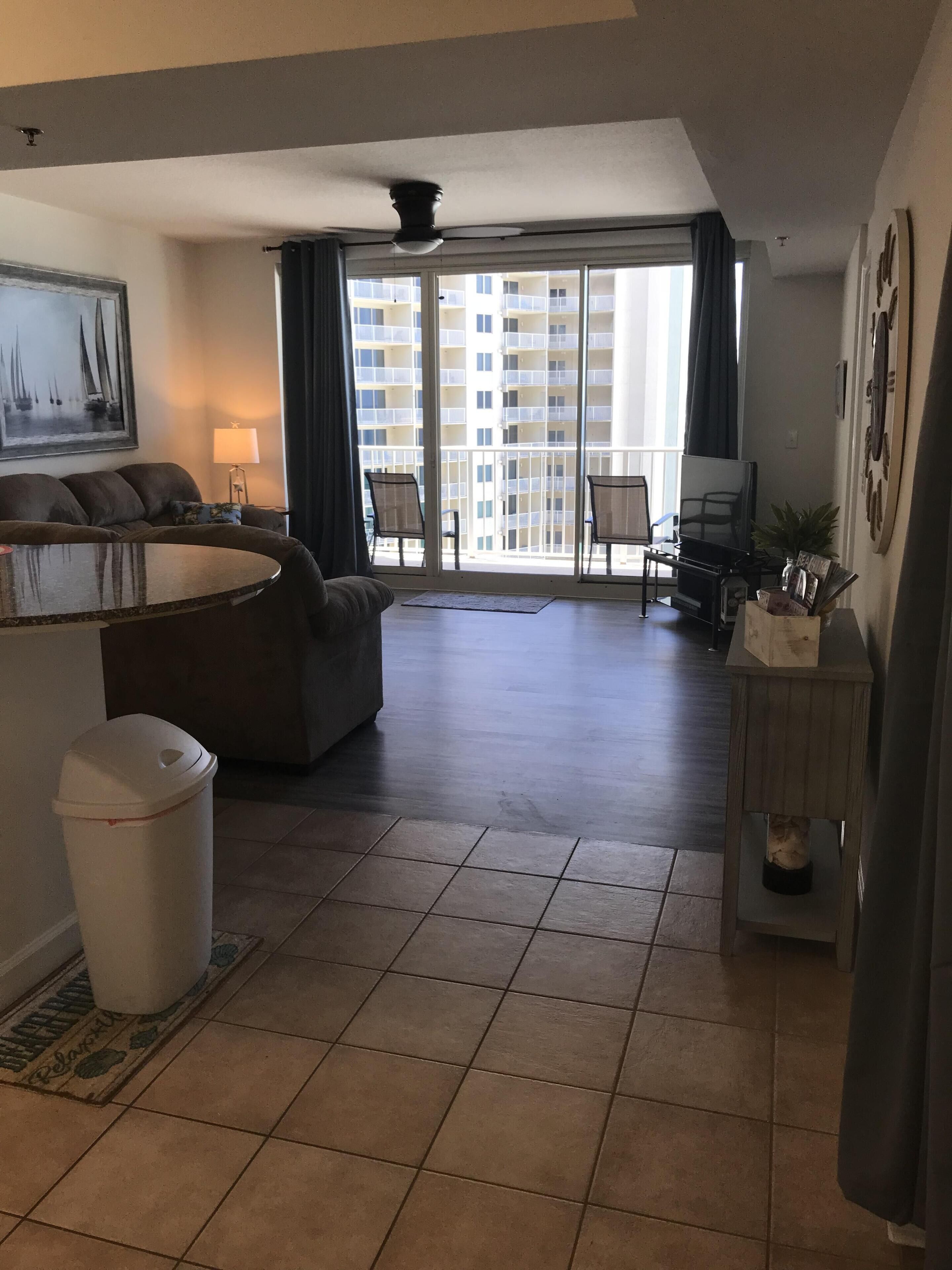 Snow Bird Special, Beach front and reserved parking spot come be our guest.