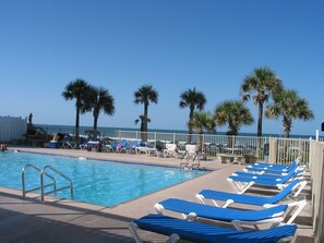 Piscina all'aperto, una piscina riscaldata