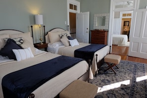 4 bedrooms, desk, iron/ironing board, travel cot
