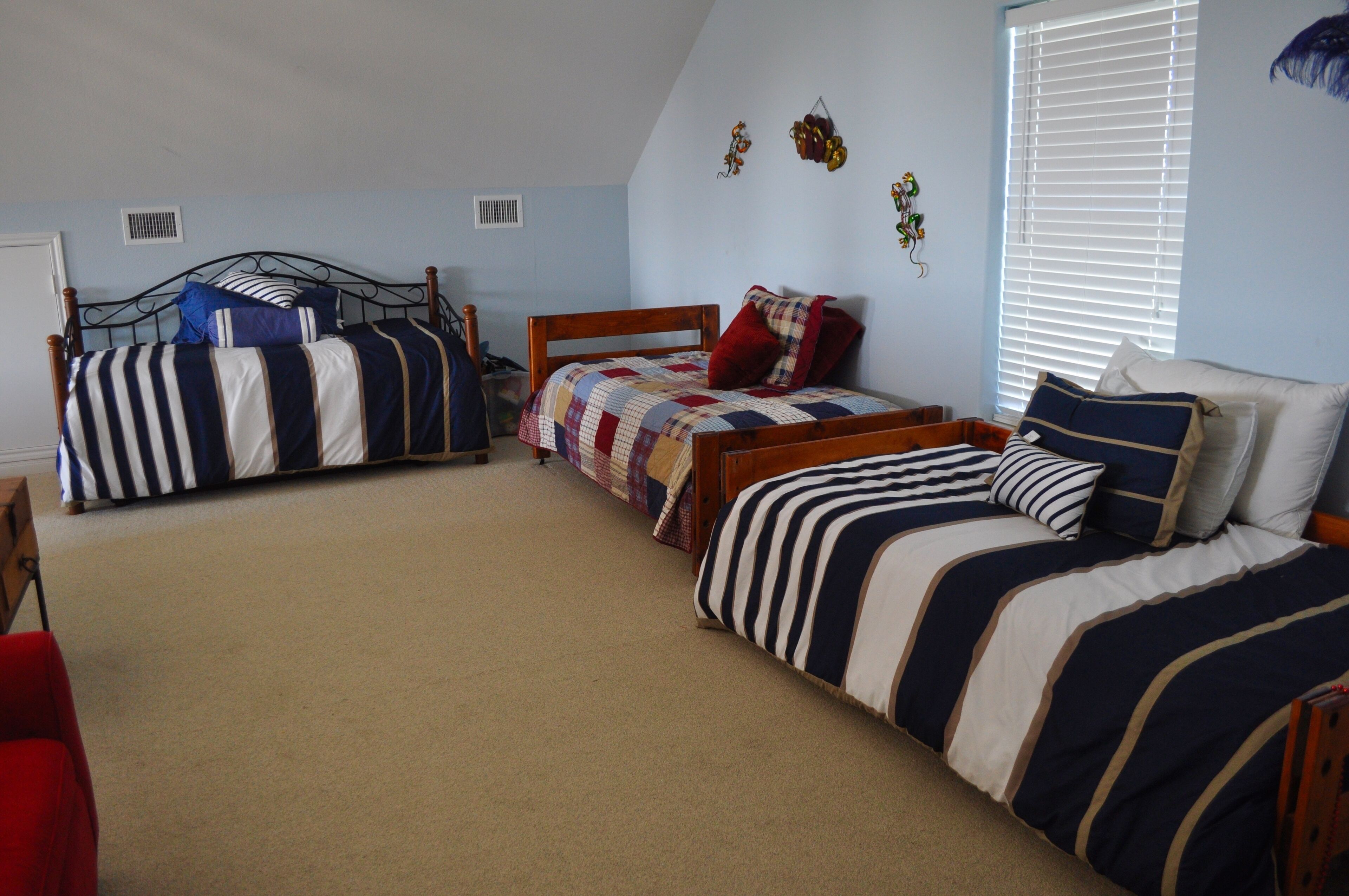 Short walk to beach! Close to town!