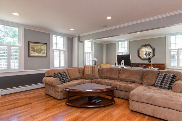 Lobby - Beautifully renovated historic home (Portsmouth)