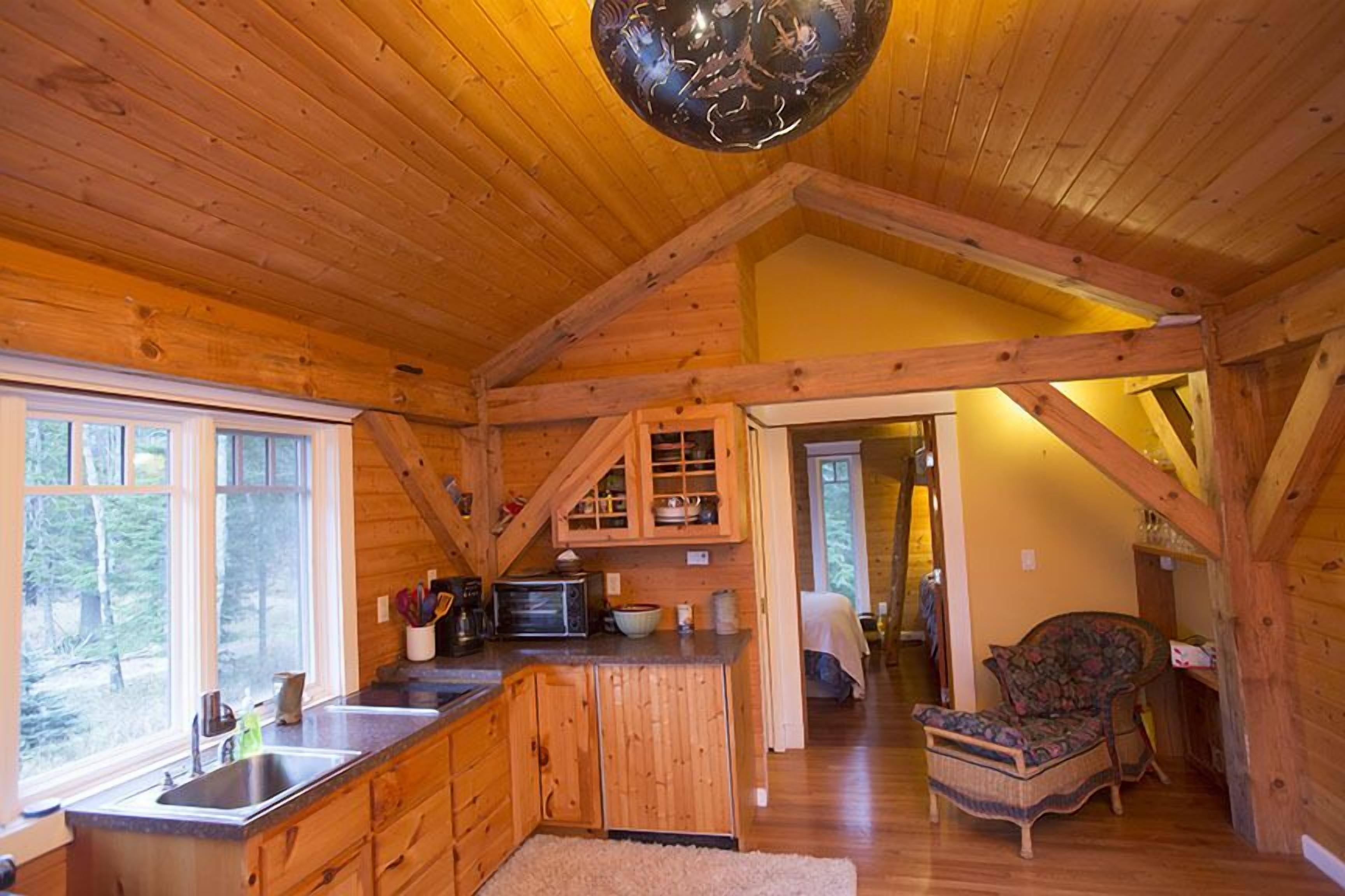 Sunset Bay Lodge. 3 Nites or more Special 500.00 off, book  9/1/23-11/15/23 only