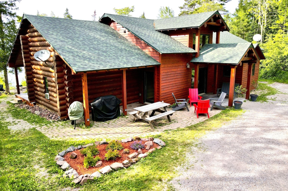 Sunset Bay Lodge. 3 Nites or more Special 500.00 off, book 9/1/23-11/15/23 only