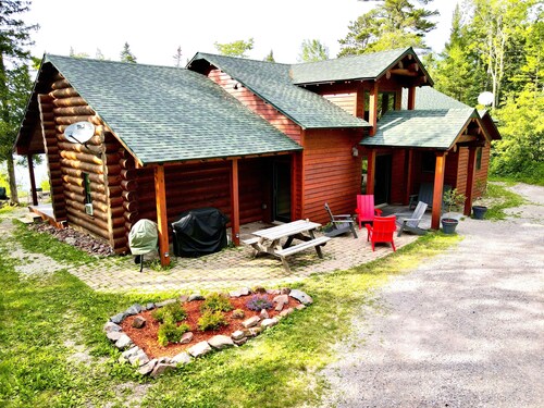 Sunset Bay Lodge. 