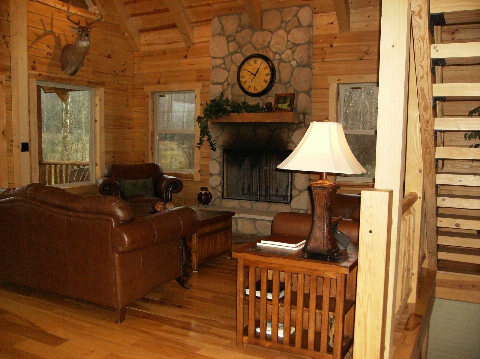Beautiful Secluded Deluxe Log Cabin Overlooking Stocked Pond
