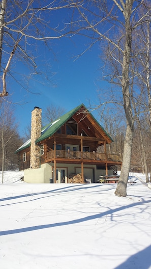Exterior - Beautiful Secluded Deluxe Log Cabin Overlooking Stocked Pond (Blue Rock)