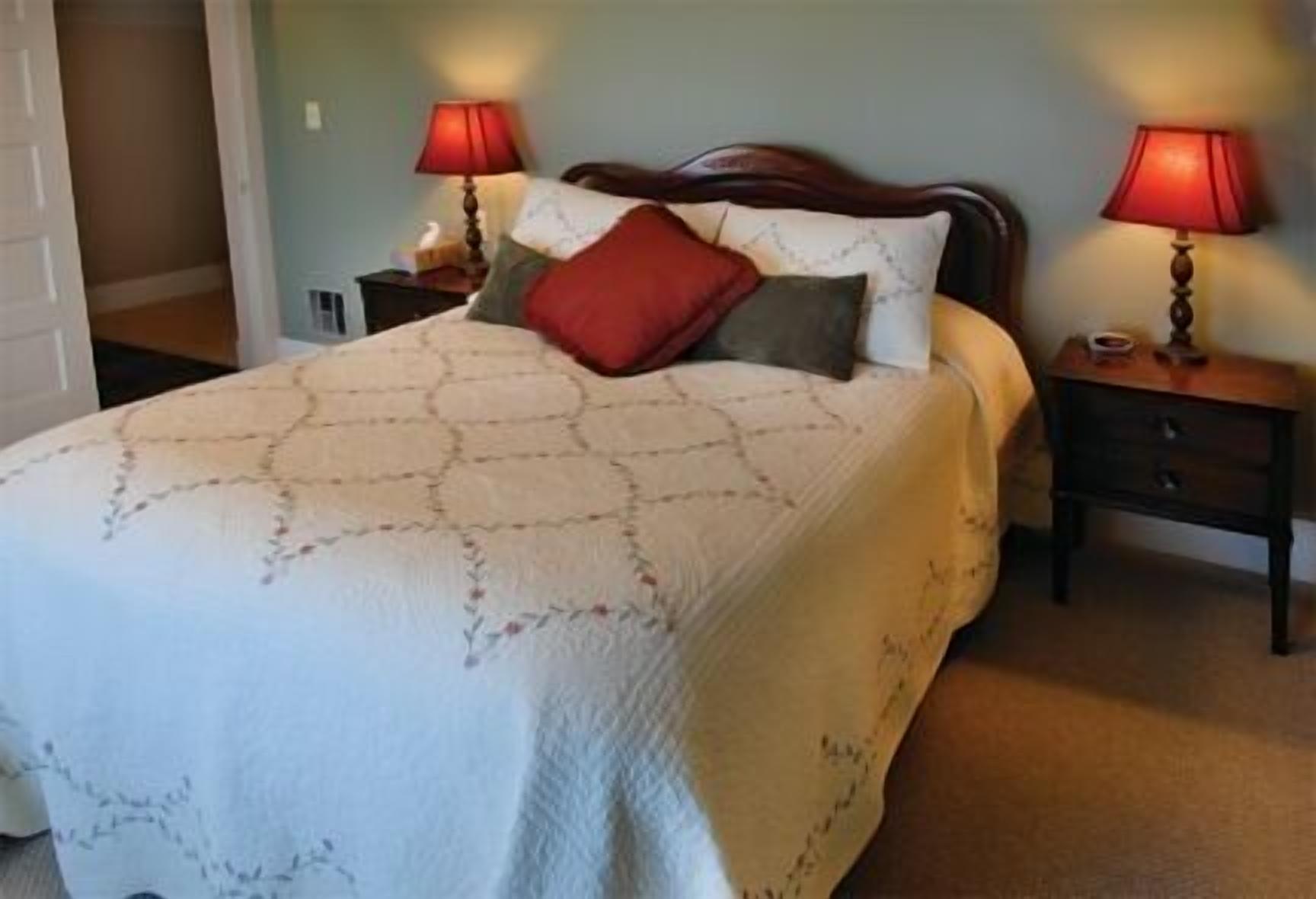 Stunning Views Great Location Walking Distance To City Center