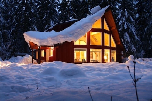 Home Near Crystal Mountain, Mt Rainier and Chinook Pass