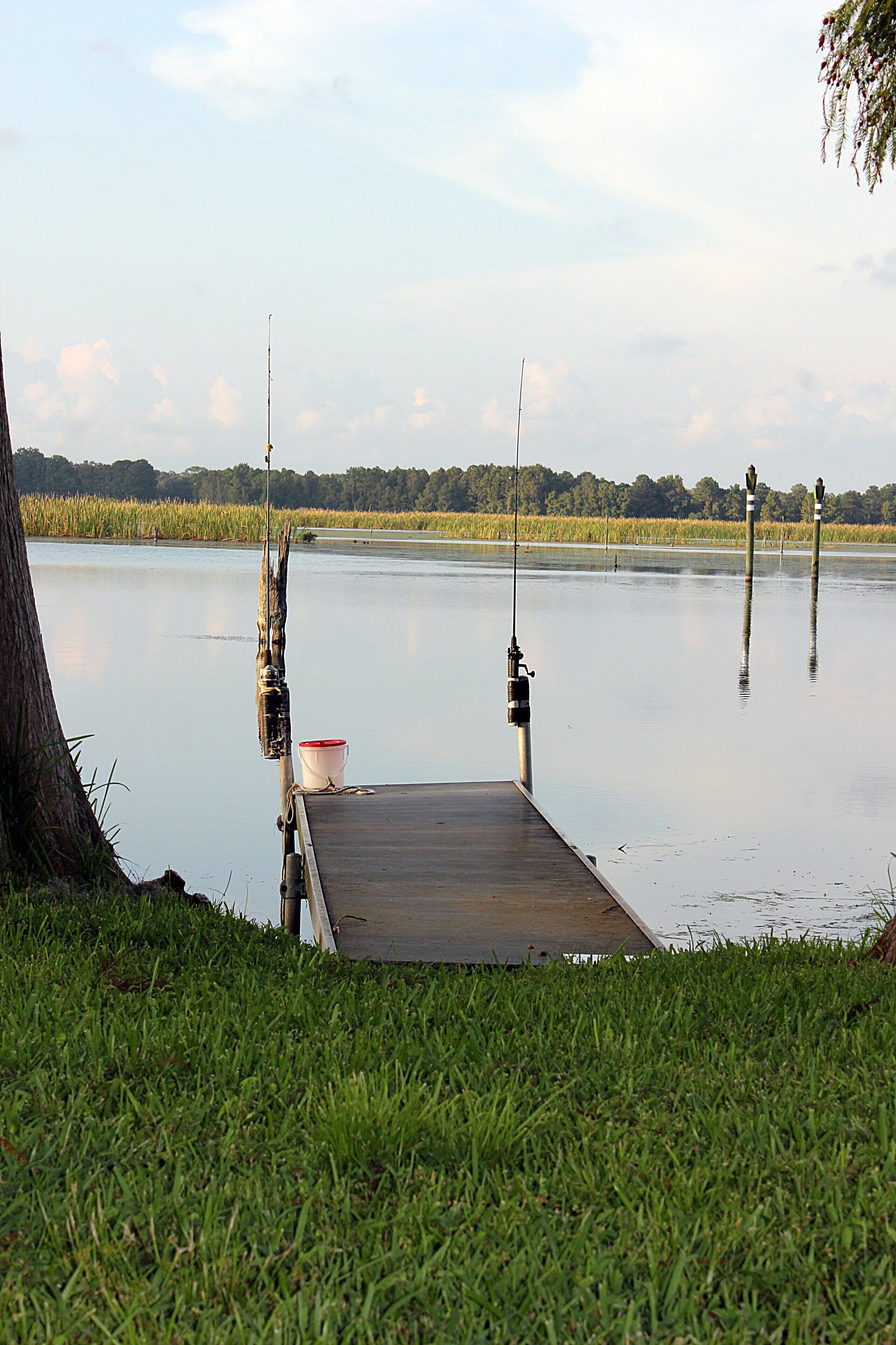 Waterfront Home, Sun Room with TV, Fishing Dock, Private Location