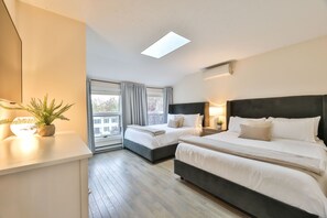 4 bedrooms, iron/ironing board, WiFi, bed sheets