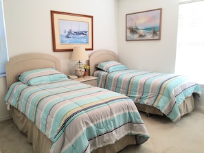 2 bedrooms, iron/ironing board, free WiFi, bed sheets - Beautiful North Naples Gated Condo! 5 min drive from Beaches (Naples)