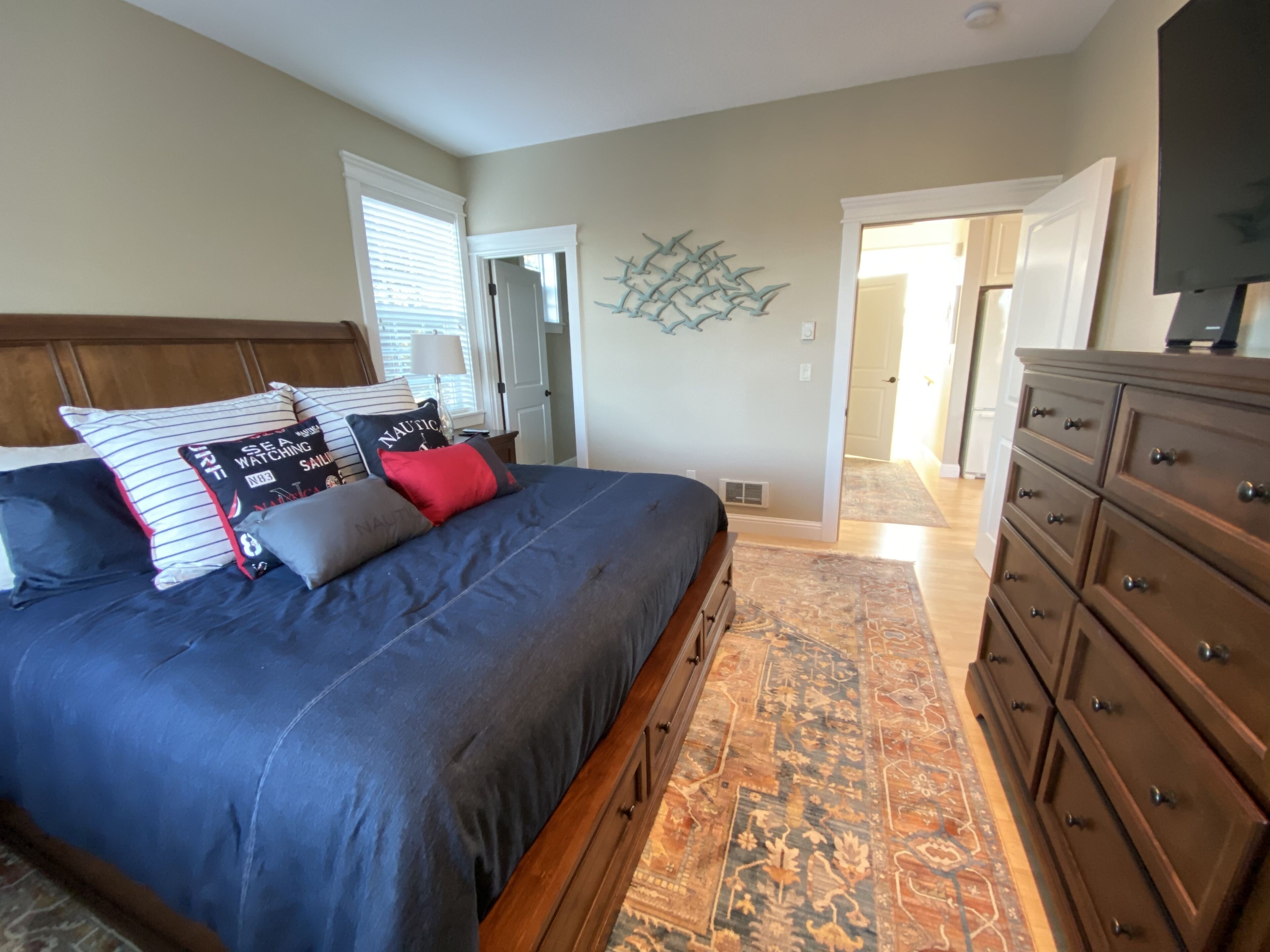 LONG BEACH'S BEST KEPT SECRET - LUXURY PRIVATE 1 BEDROOM CONDO