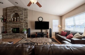 Smart TV, stereo - Family Fun Getaway.  Sleeps up to 18, heated pool, basketball court. (Peoria)
