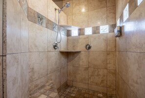 Hair dryer, towels, soap, shampoo - Huge 18-Guest Retreat with Heated Pool & Sports Court (Peoria)