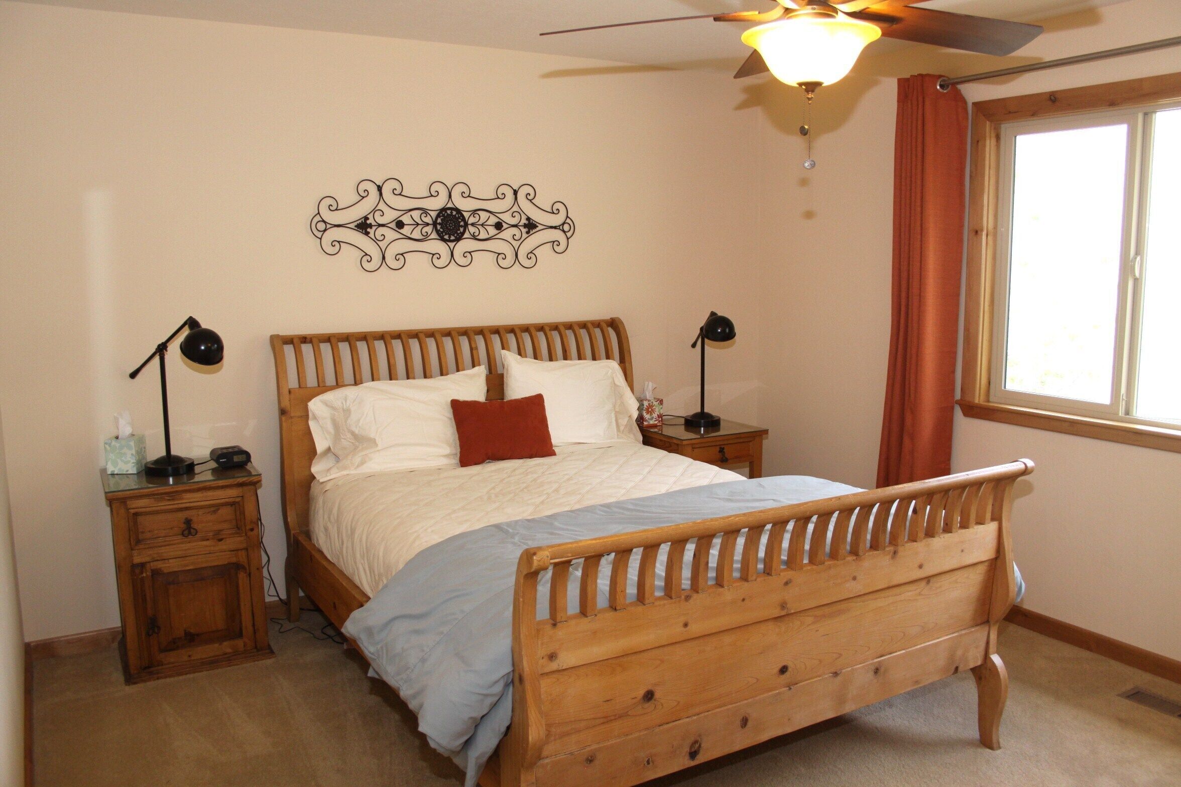 Beautiful Lake Forest Condo, 2Bd / 2Ba, Pool, Hot Tub, Close To Lake And Town.